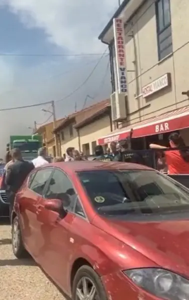 Vecinos de Pozuelo de Tábara increpan a la comitiva del ministro
