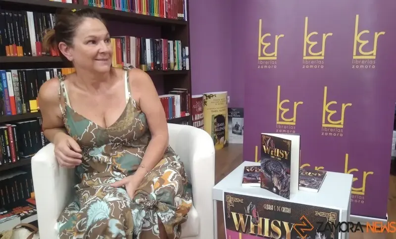 Gloria de Castro, durante la presentación de su libro en LER Zamora