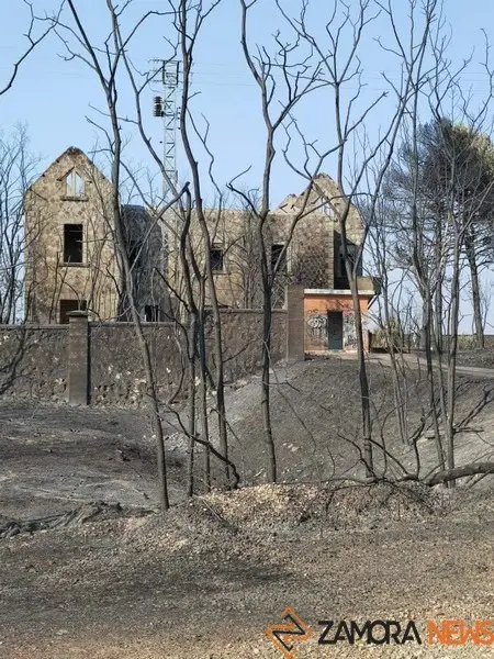 Estación de Losacio quemada. Foto Betide Machado