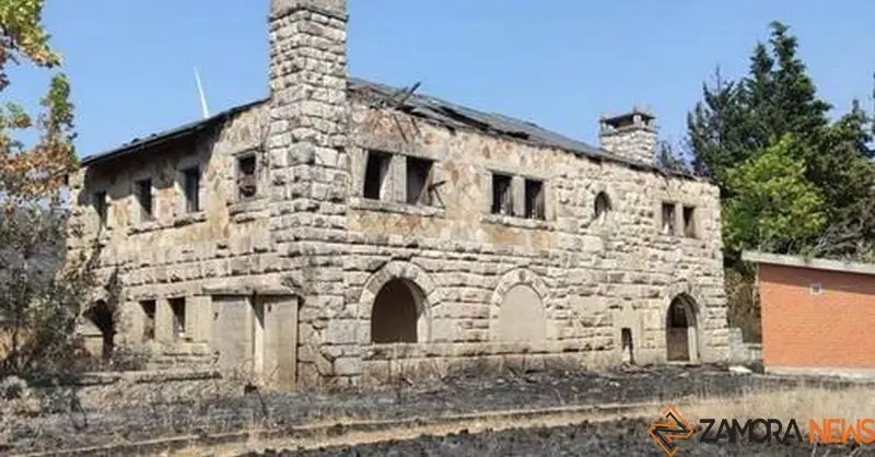 La estación de tren de Abejera, también quemada. Foto Betide Machado