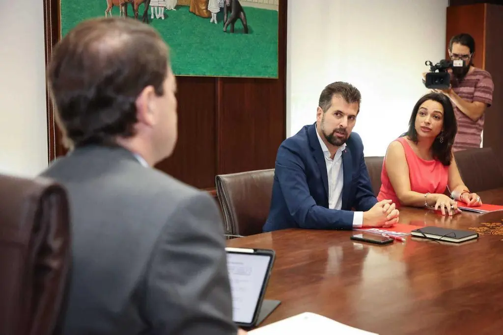 Último encuentro entre Luis Tudanca y Alfonso Fernández Mañueco. Fotografía: PSOECYL