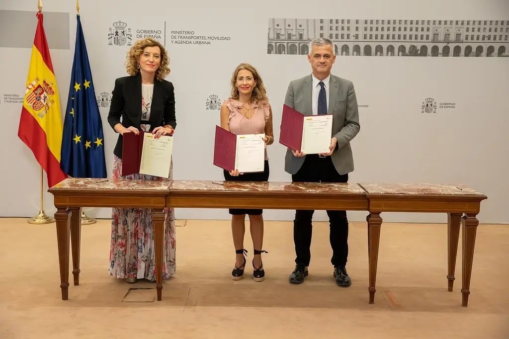 La Junta y el Gobierno formalizan el convenio para la ejecución del plan de vivienda 2022-2025 con una dotación de 101,6 millones de euros