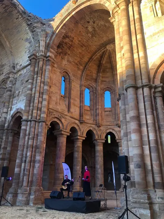 Anders Clemens y Paula Mendoza llena de música el Monasterio de Moreruela