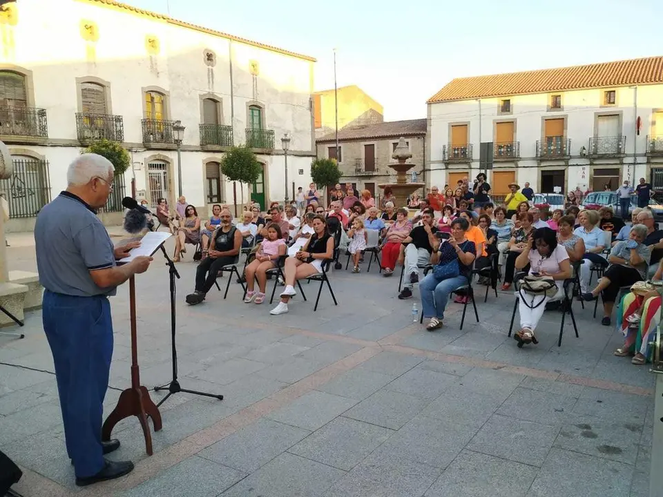 Jesús Villar durante el pregón para dar inicio a las actividades de La Mayuela en Bermillo. Fotografía: CEDIDA