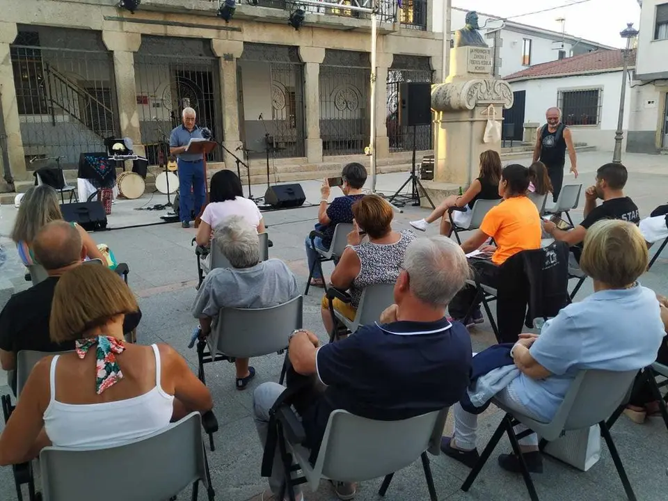 Jesús Villar durante el pregón para dar inicio a las actividades de La Mayuela en Bermillo. Fotografía: CEDIDA