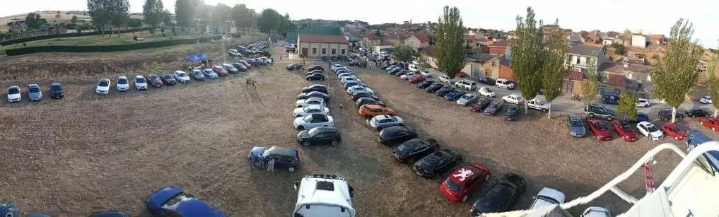 Exhibición solidaria de coches en Granja de Moreruela