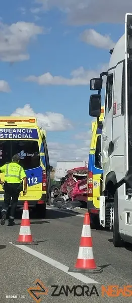 Sanitarios en el lugar del accidente