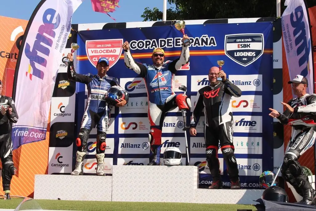 Carlos blanco podium