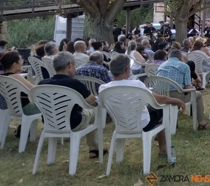 Espectadores en un concierto en las Aceñas de Cabañales