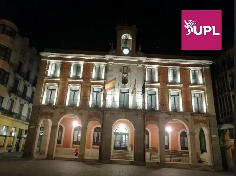Ayuntamiento de Zamora iluminado