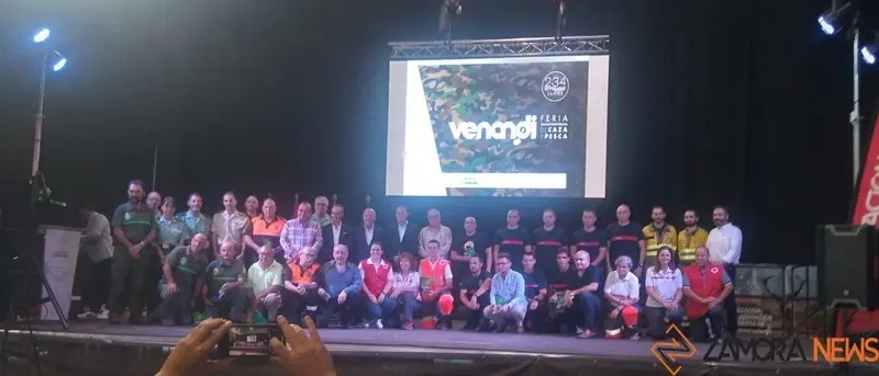 Foto de familia de los homeneajeados
