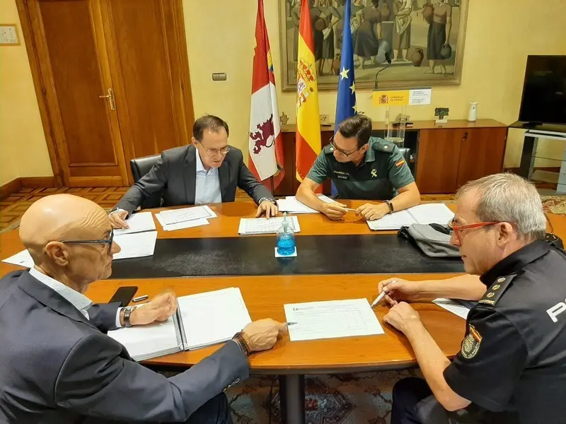 Ángel Blanco preside la reunión de Coordinación con las FCSE