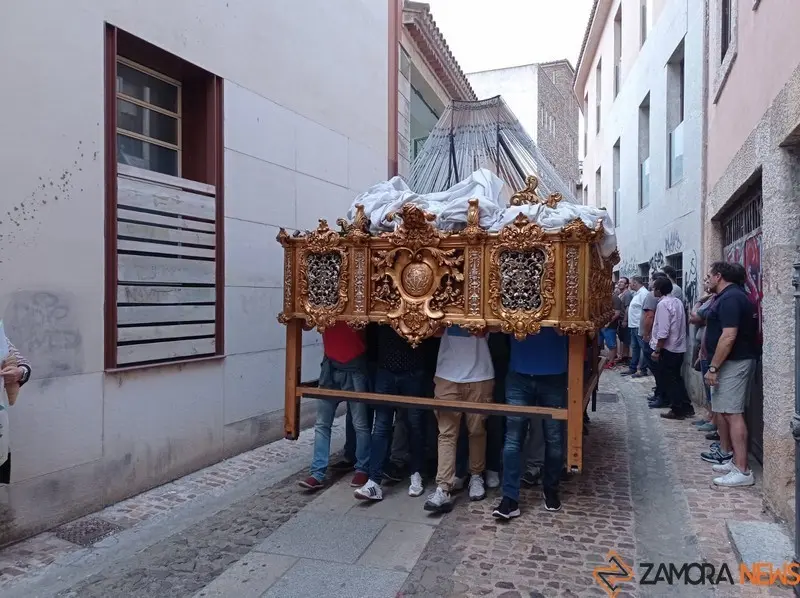 Traslado de pasos por la Rúa de los Francos