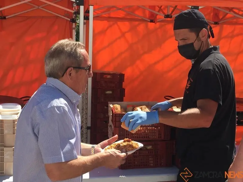 Comida solidaria (30)