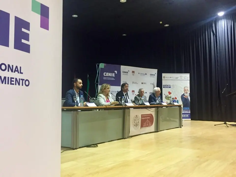 Presentación resultados programa implementación de un sistema para la promoción del envejecimiento saludable en 
población de personas mayores de 65 años