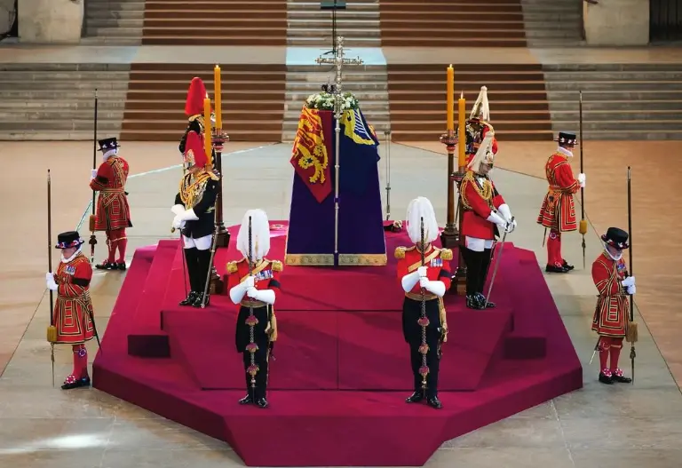 Capilla ardiente con los restos de la reina Isabel II.. Fotografía: theroyalfamily