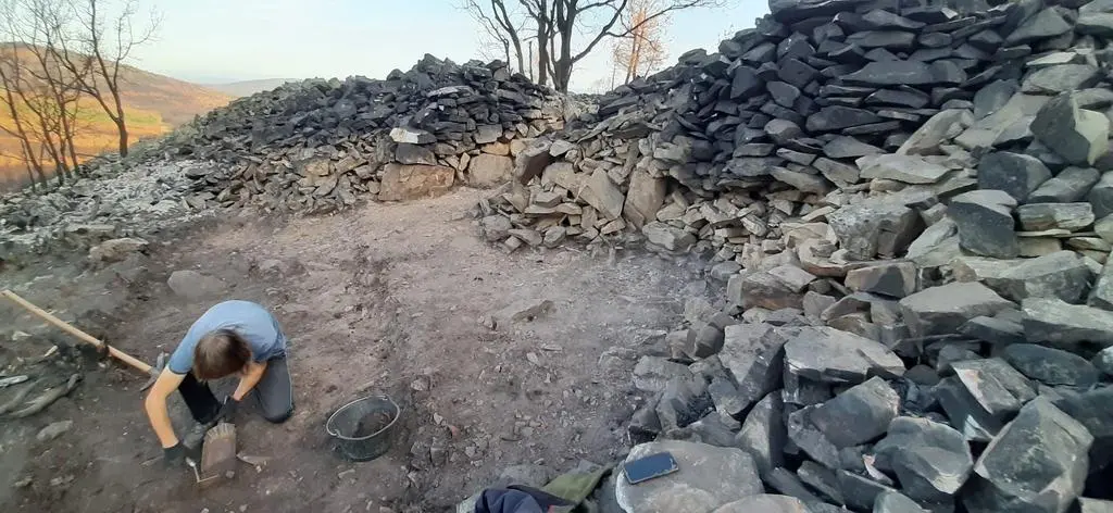 Proceso de excavación arqueológica en el castro El Castillán