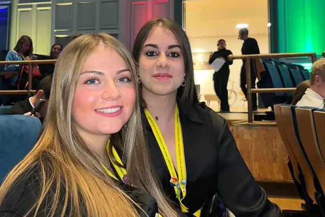 Marta Rodríguez Vega y Estefanía Conde Toranzo estudiantes del IES Los Sauces
