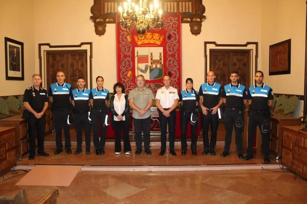 El alcalde, Francisco Guarido, en la toma de posesión de los nueve nuevos agentes de la Policía Muncipal