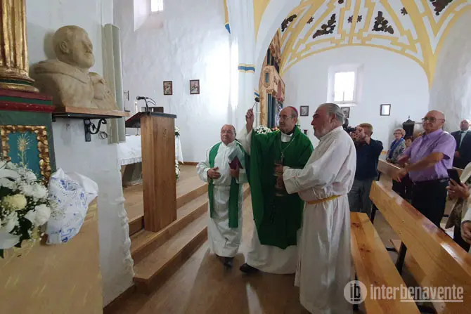Busto de Fray Luis Furones en Abraveses de Tera