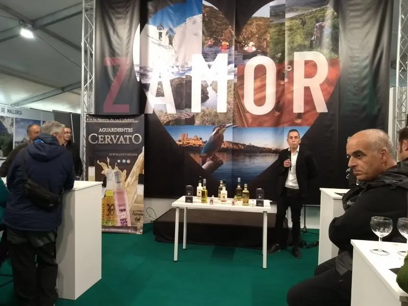 Presentación de licores Cervato de Villardeciervos, en Naturcyl