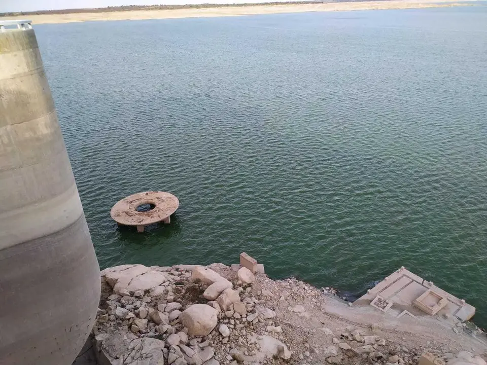 Estado del embalse de Almendra durante el vaciado para enviar agua a Portugal. Fotografía: CEDIDA