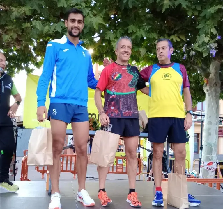 Manuel Martín Sampedro se hace con el segundo puesto en la I Carrera Popular de la Vendimia. Fotografía: Benavente Atletismo