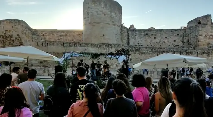 Mercado de Tendencias en el Castillo