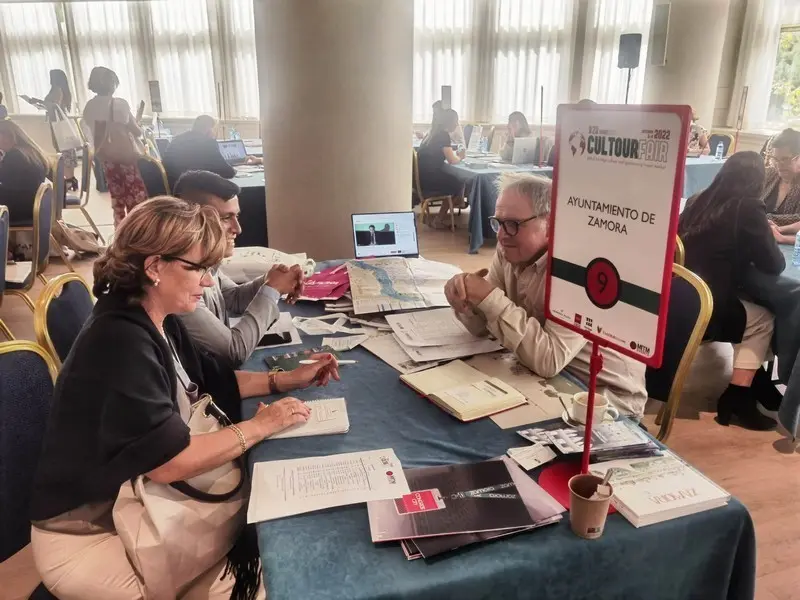 El concejal de Turismo, en una reuni&oacute;n con touroperadores en Madrid