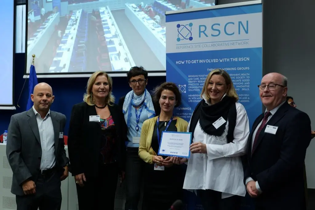 La consejera recoge un premio por la gestión de los Servicios Sociales