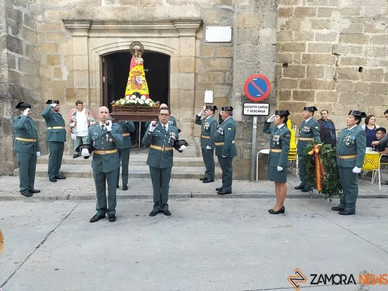 Desfile de la Guardia Civil en Fermoselle