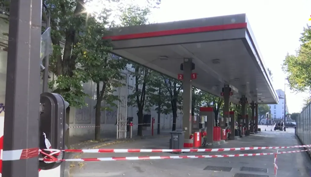Gasolinera cerrada en París