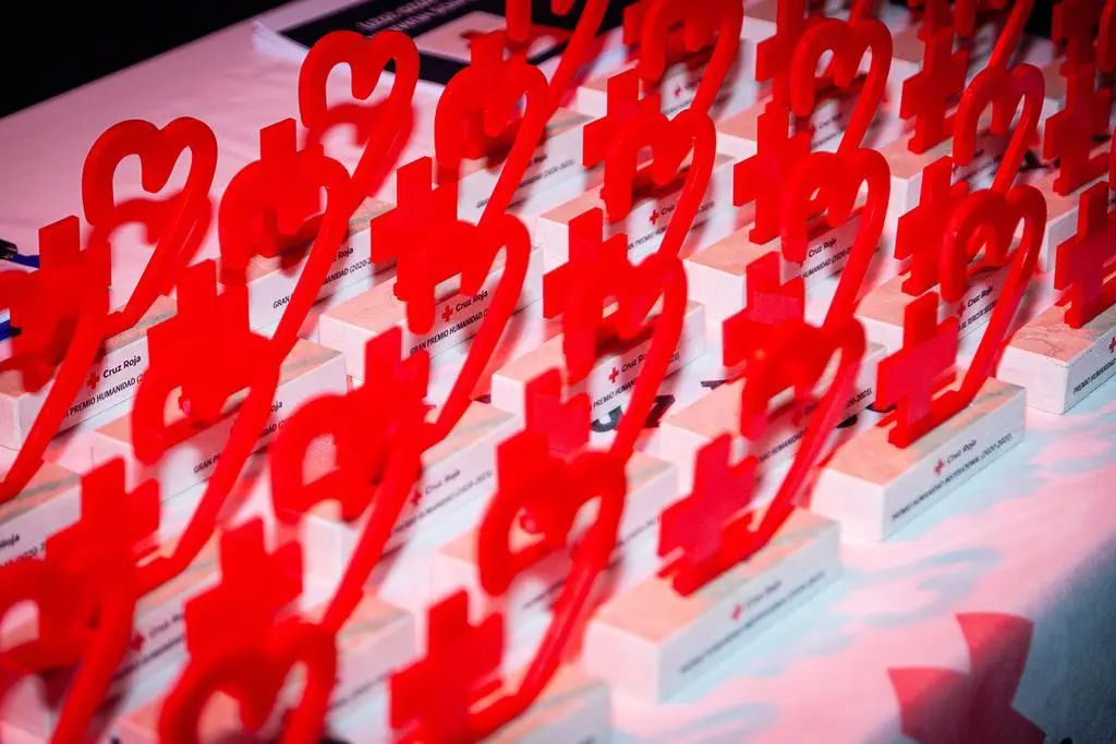 premios humanidad cruz roja