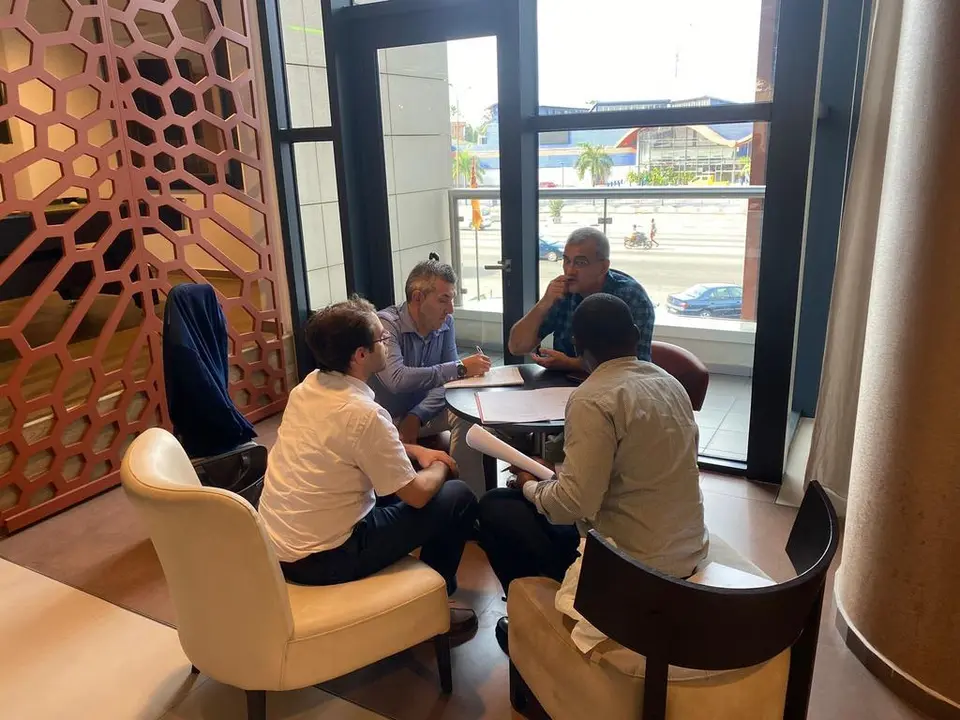 Reunión empresa componentes automoción