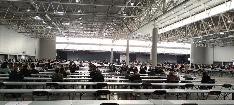 Opositores en un examen