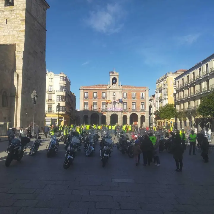 Primera edición de la marcha motera contra la violencia de género. Fotografía: Papanoelada Motera Zamora