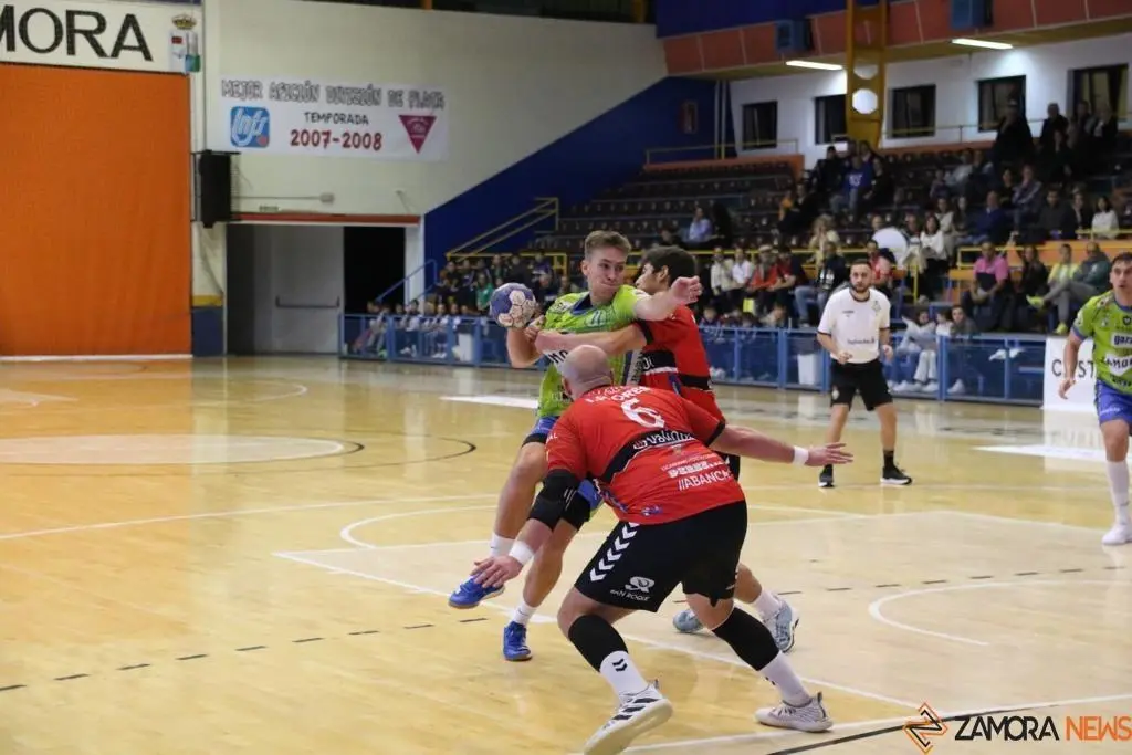 Balonmano Zamora-Nov&aacute;s_3