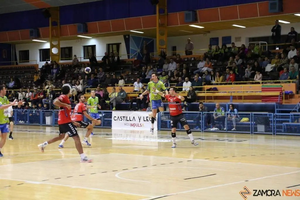 Balonmano Zamora-Nov&aacute;s_4