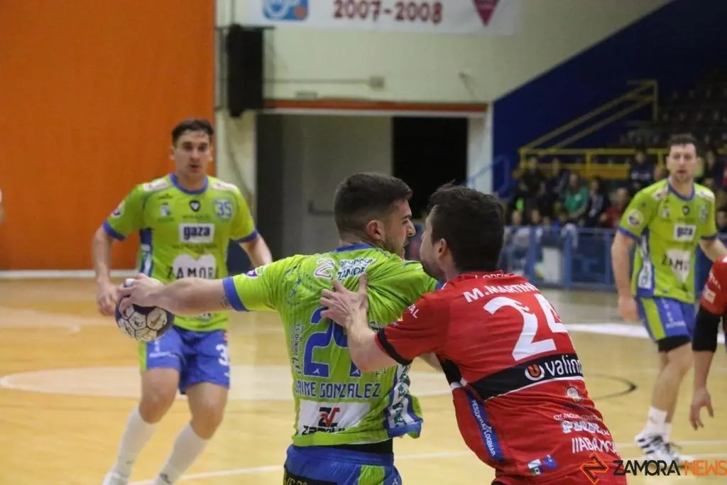 Balonmano Zamora-Nov&aacute;s_10