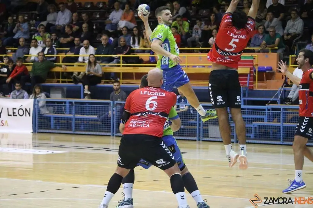 Balonmano Zamora-Nov&aacute;s_14