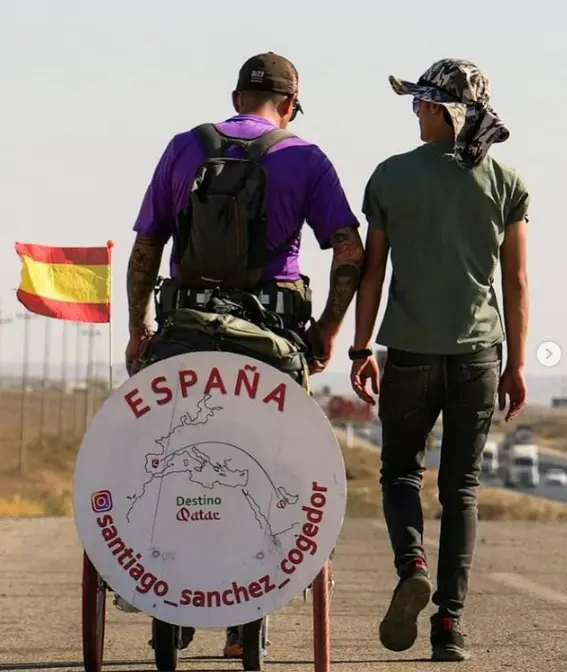 Santiago Sánchez Cogedor, el español que ha viajado al Mundial de Qatar caminando