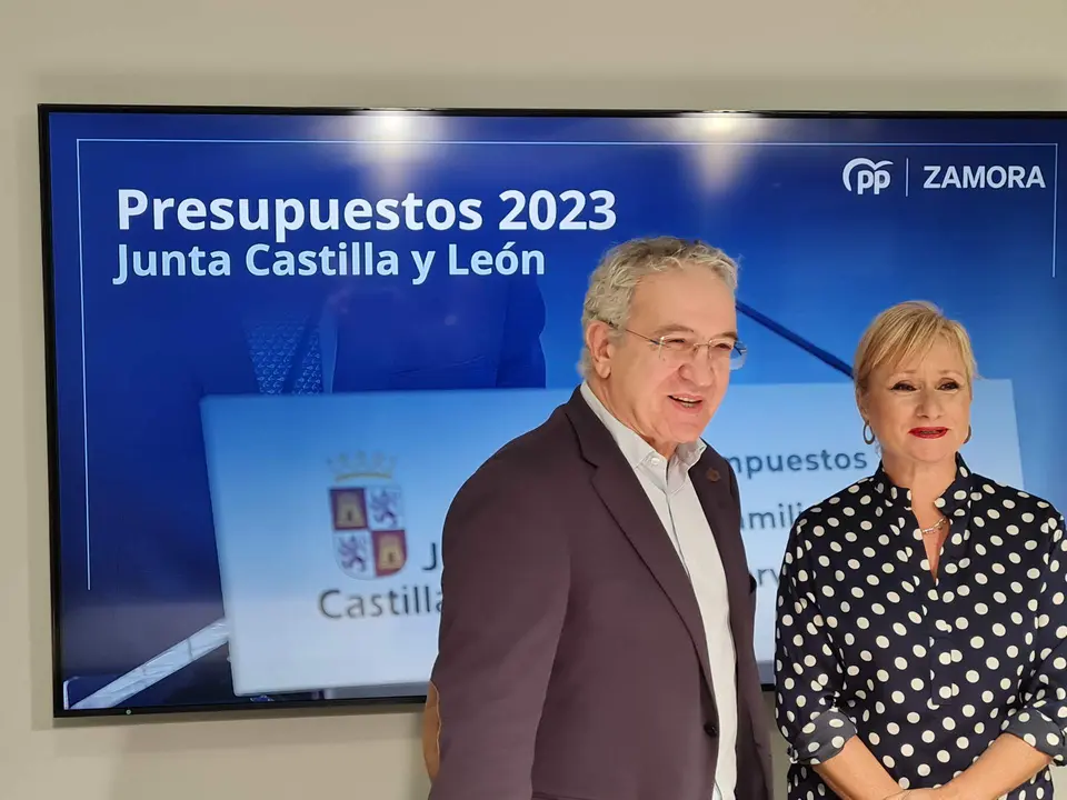 La portavoz del Partido Popular de Zamora y procuradora por la provincia, Leticia García Sánchez, y el también procurador en las Cortes Regionales, Oscar Reguera Acevedo