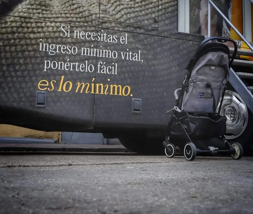 Autobús informativo del Ingreso Mínimo Vital. Fotografía: Ministerio de Inclusión, Seguridad Social y Migraciones
