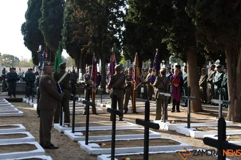 Homenaje militares en el cementerio de Zamora (2)