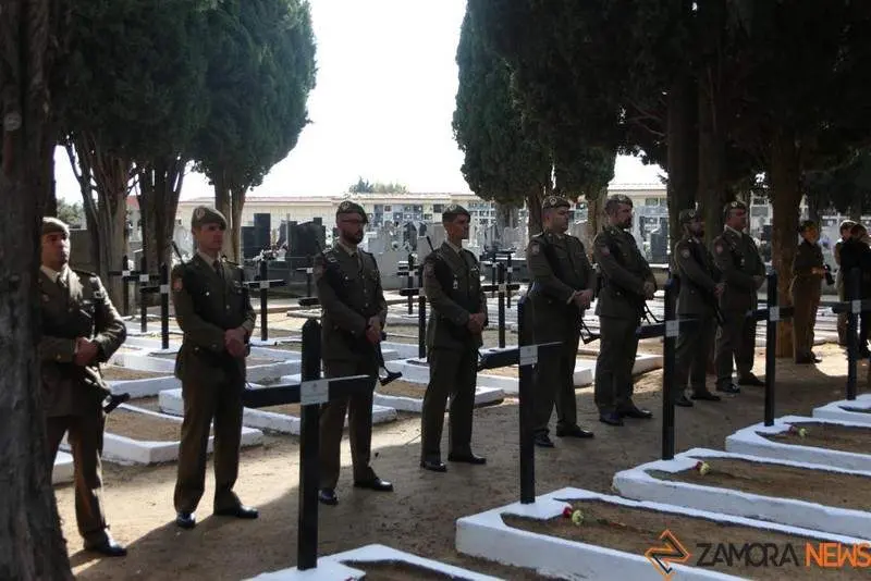 Homenaje militares en el cementerio de Zamora (5)