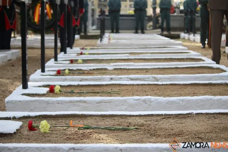 Homenaje militares en el cementerio de Zamora (6)