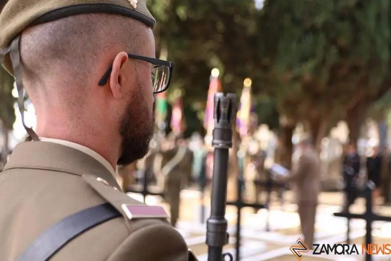 Homenaje militares en el cementerio de Zamora (11)