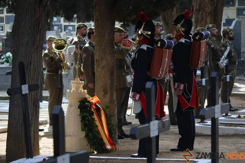 Homenaje militares en el cementerio de Zamora (13)