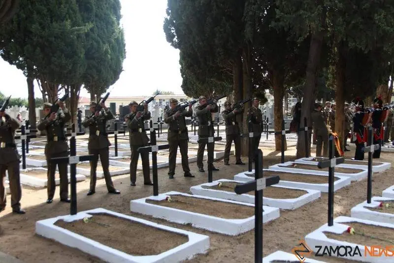 Homenaje militares en el cementerio de Zamora (16)