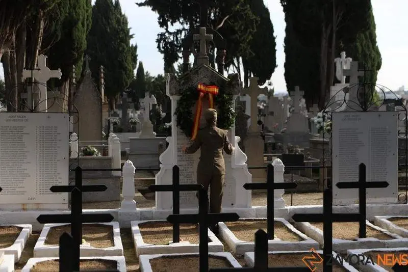 Homenaje militares en el cementerio de Zamora (17)
